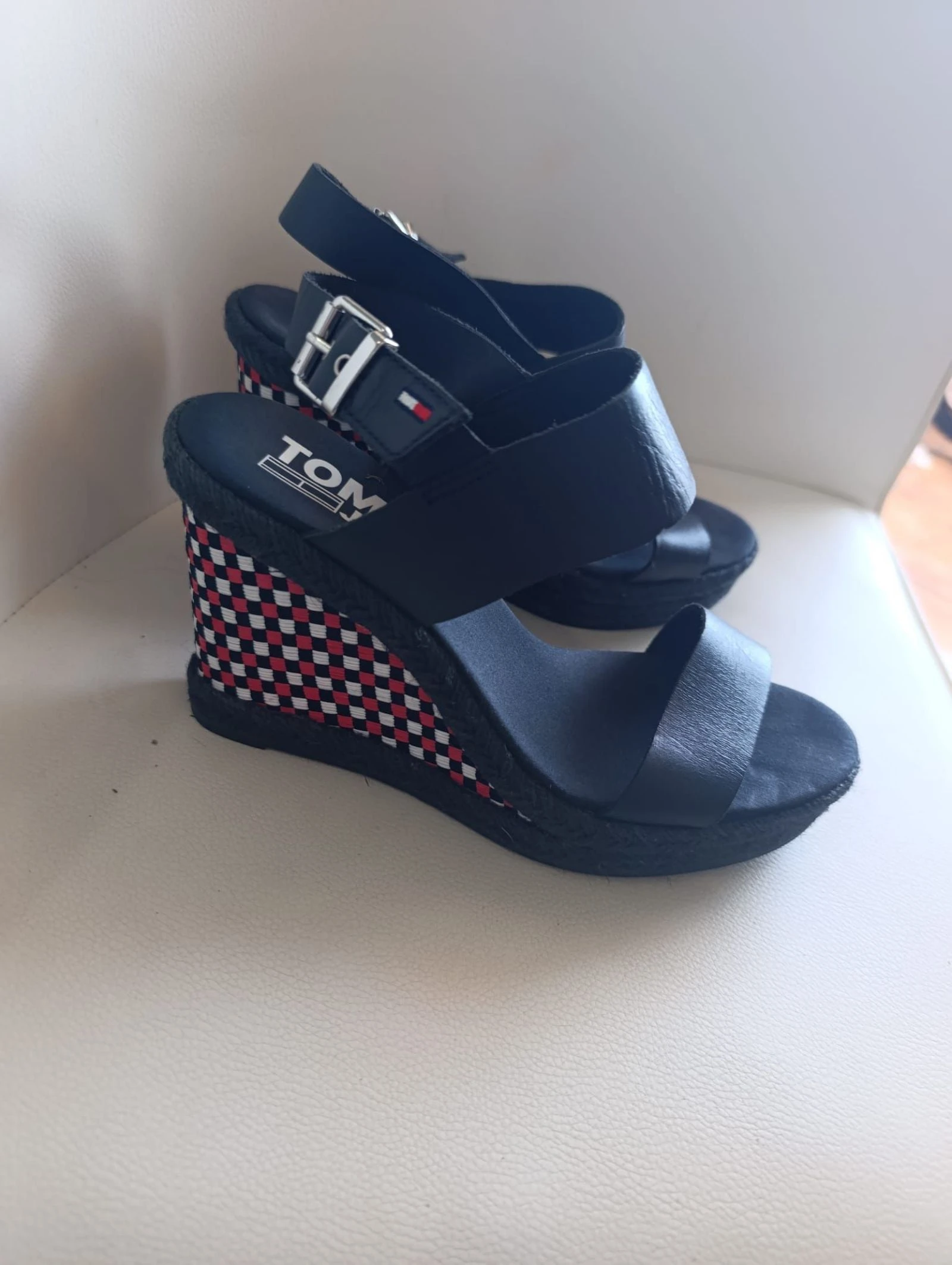 Sandales Tommy Hilfiger en cuir neuves taille 37 – photo 3